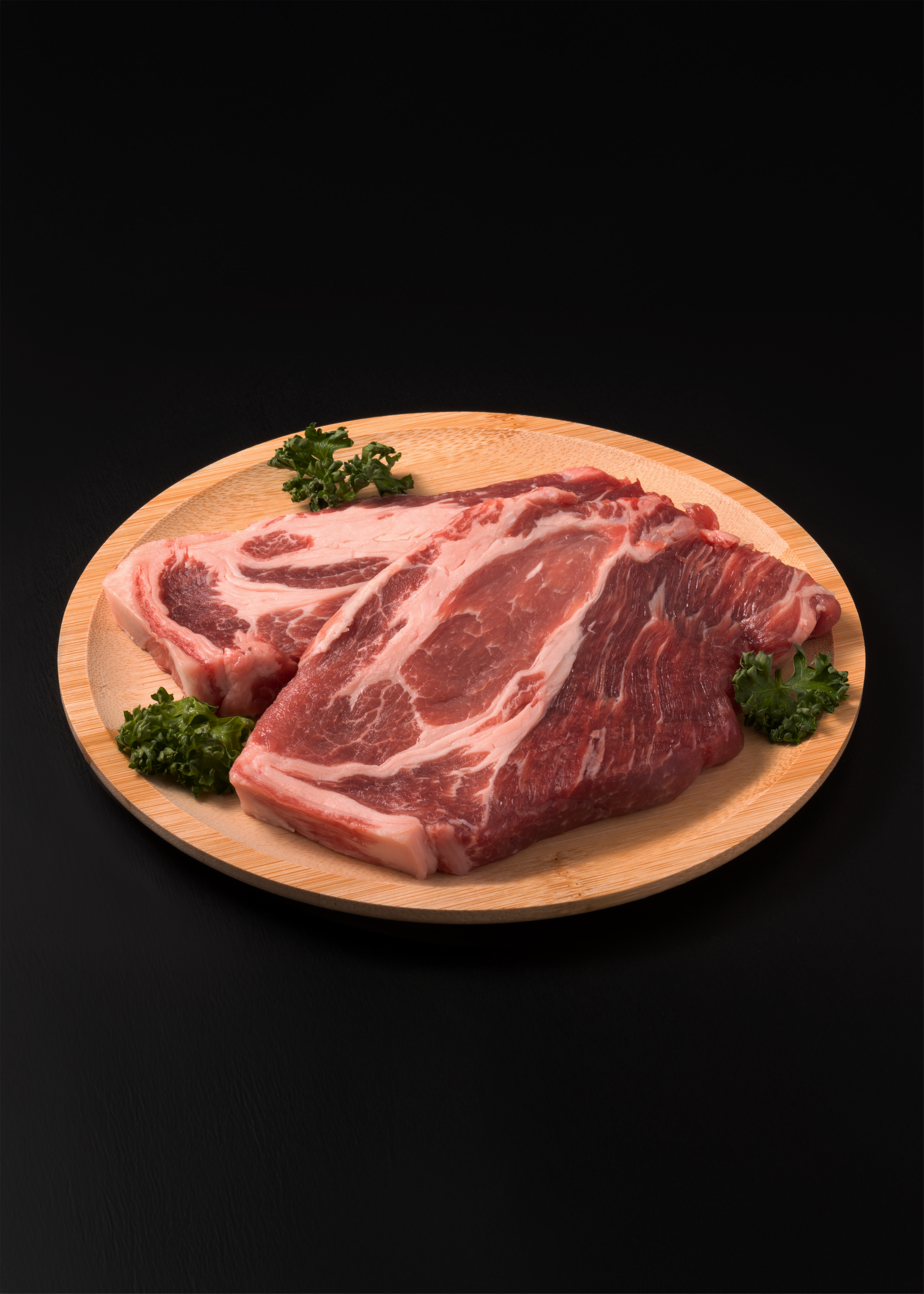 <strong>①うちなんちゅ〈沖縄の人〉も認める鮮度の県産豚肉</strong>